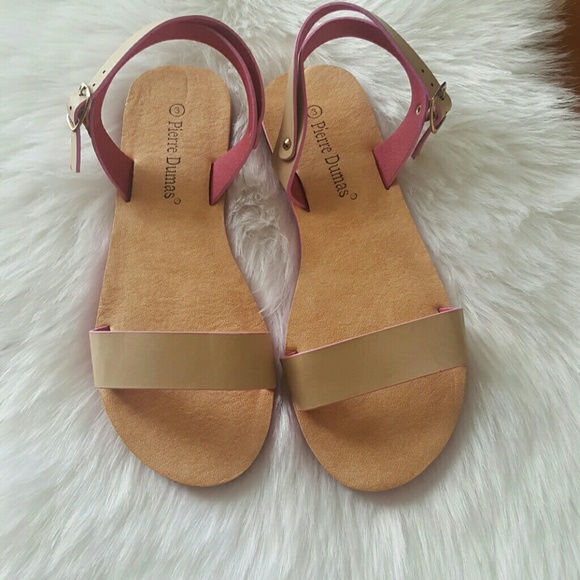Pierre Dumas Other - Pierre Dumas girls beige flat sandals size 3